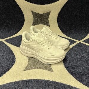 Hoka Clifton 10 Triple White Womens Size 7.5